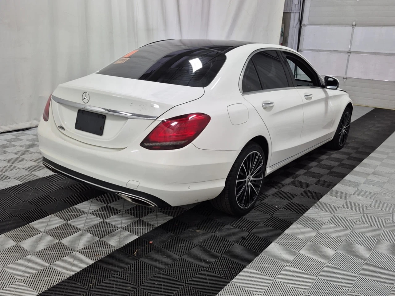 Mercedes-Benz C 300 * CARFAX * АВТО КРЕДИТ * ЦЕНА ДО БГ! - изображение 5