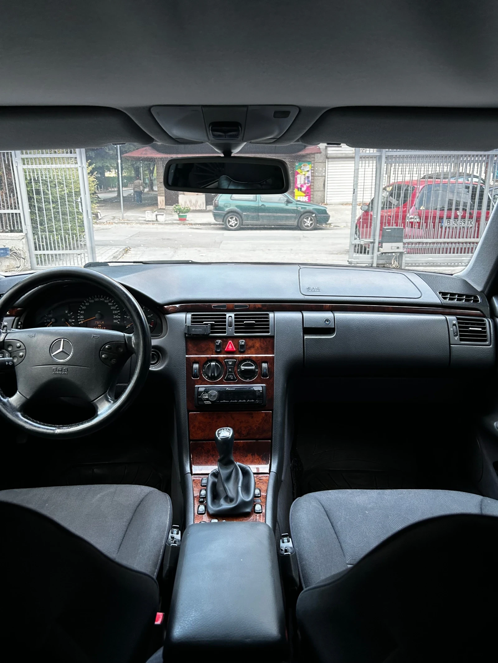 Mercedes-Benz E 270  - изображение 8