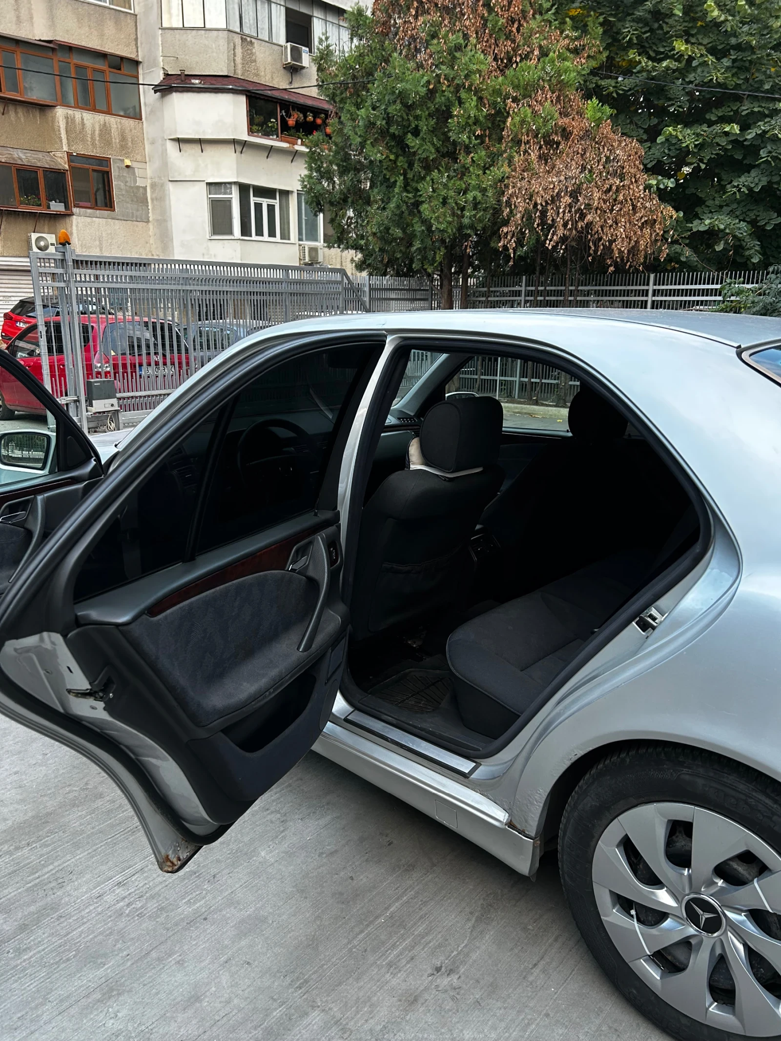 Mercedes-Benz E 270  - изображение 6