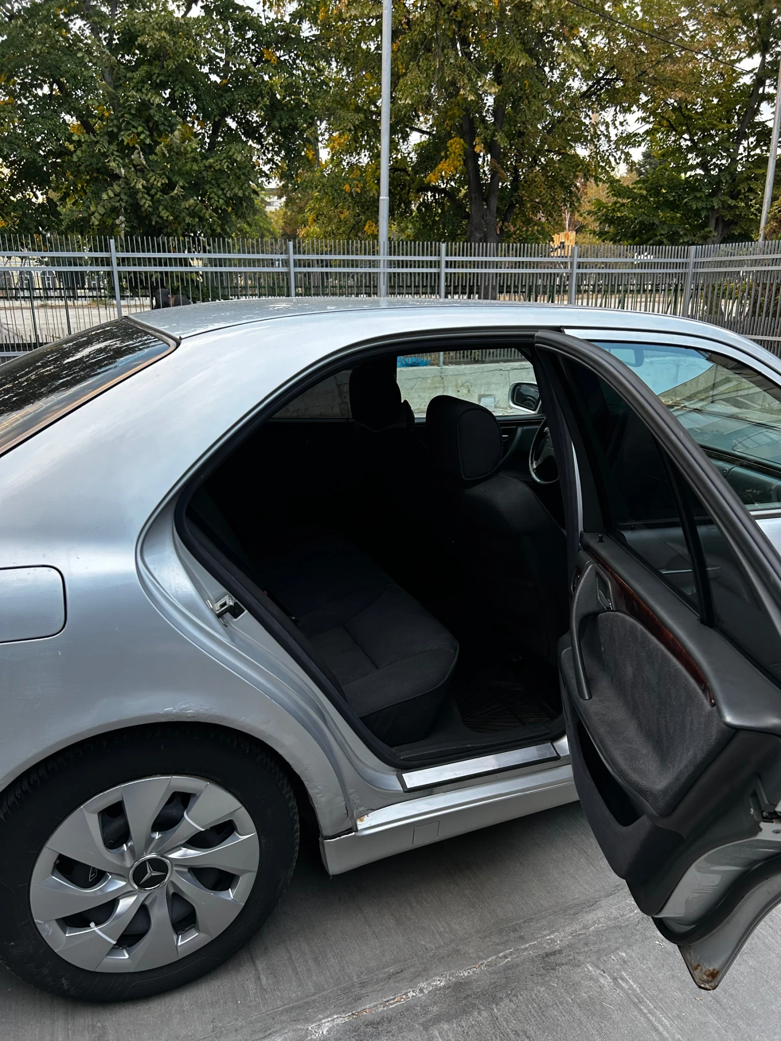 Mercedes-Benz E 270  - изображение 5