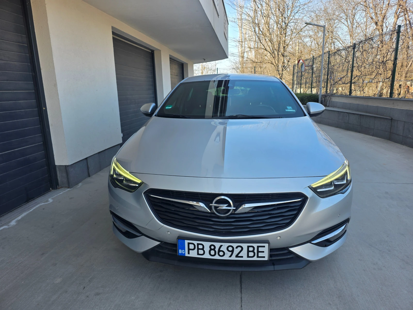 Opel Insignia GRANDE SPORT 4X4, снимка 3 - Автомобили и джипове - 53704977