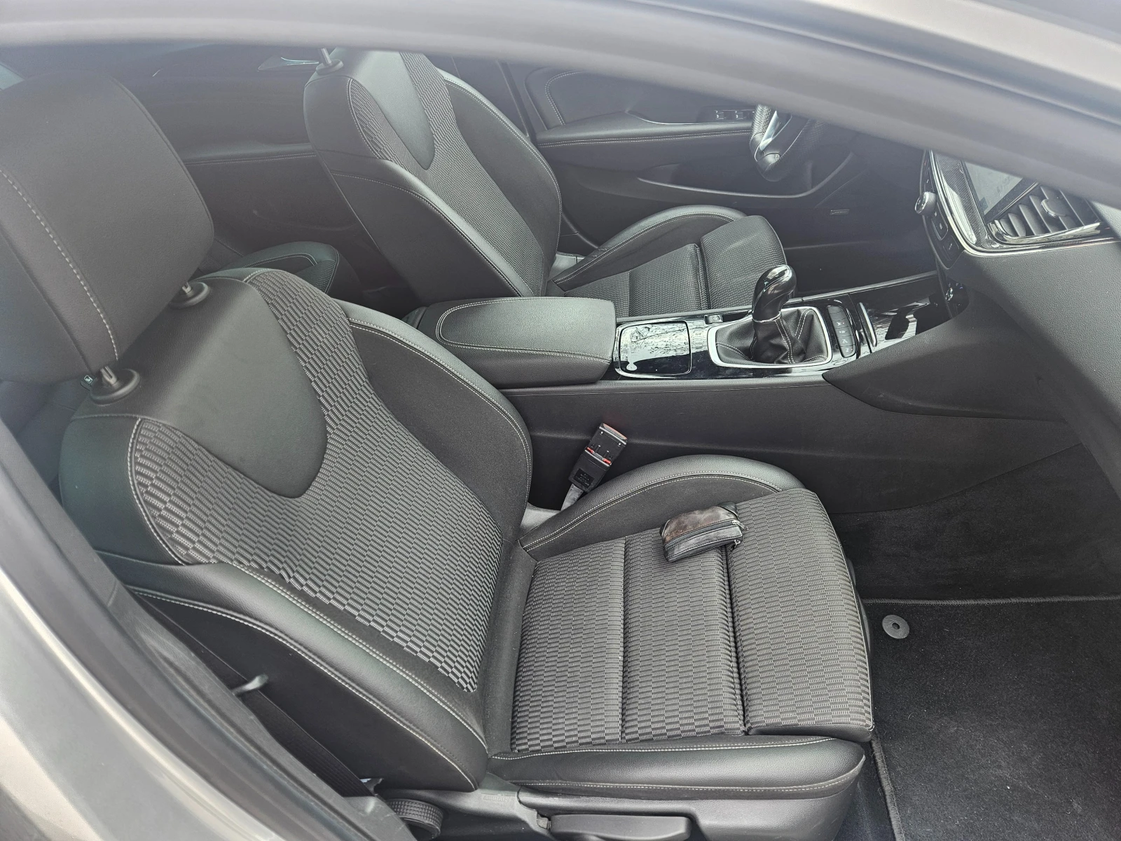 Opel Insignia GRANDE SPORT 4X4, снимка 12 - Автомобили и джипове - 53704977