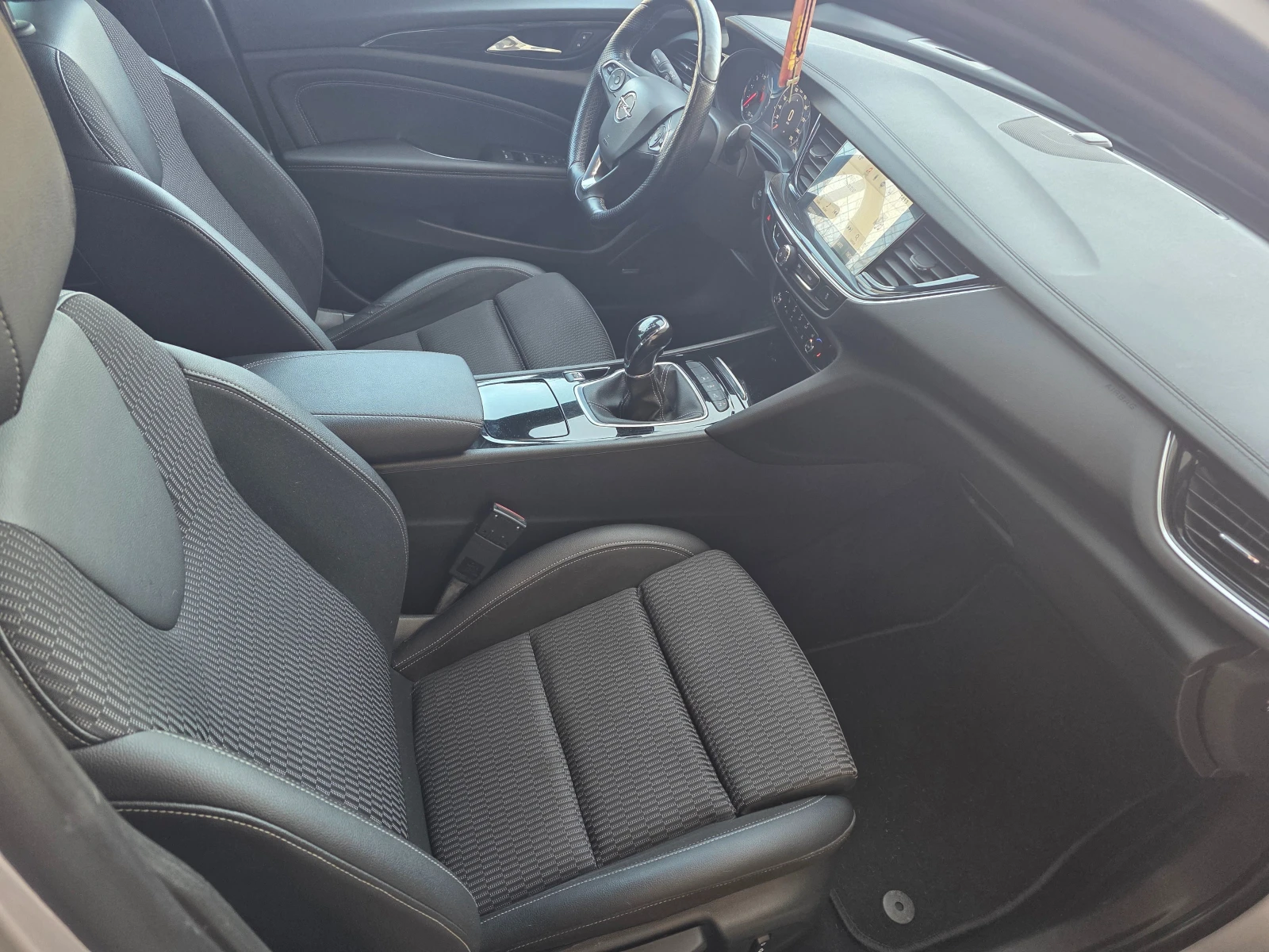 Opel Insignia GRANDE SPORT 4X4, снимка 15 - Автомобили и джипове - 53704977