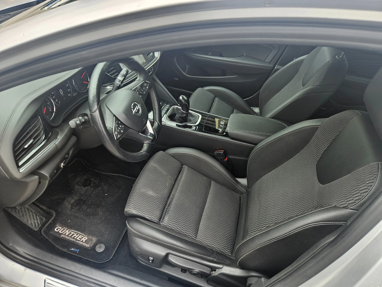 Opel Insignia GRANDE SPORT 4X4, снимка 13 - Автомобили и джипове - 53704977