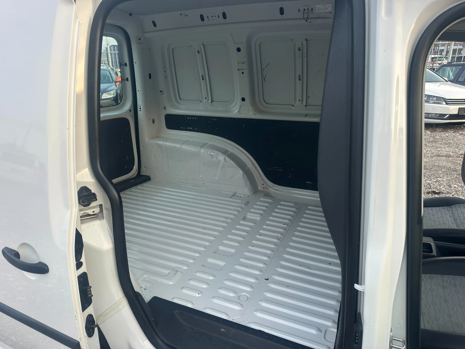 VW Caddy 2, 0TDI 102KC, снимка 15 - Автомобили и джипове - 53710075