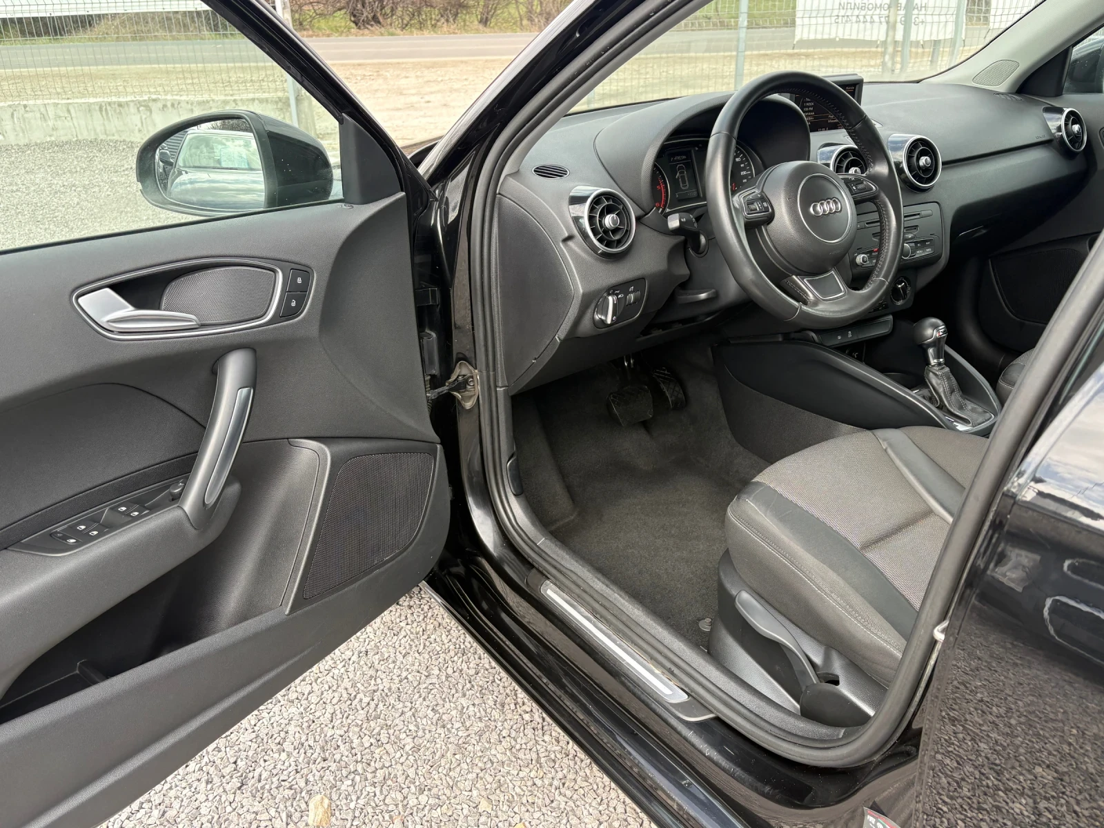 Audi A1 1.6TDI-АВТОМАТИК, снимка 14 - Автомобили и джипове - 53864256