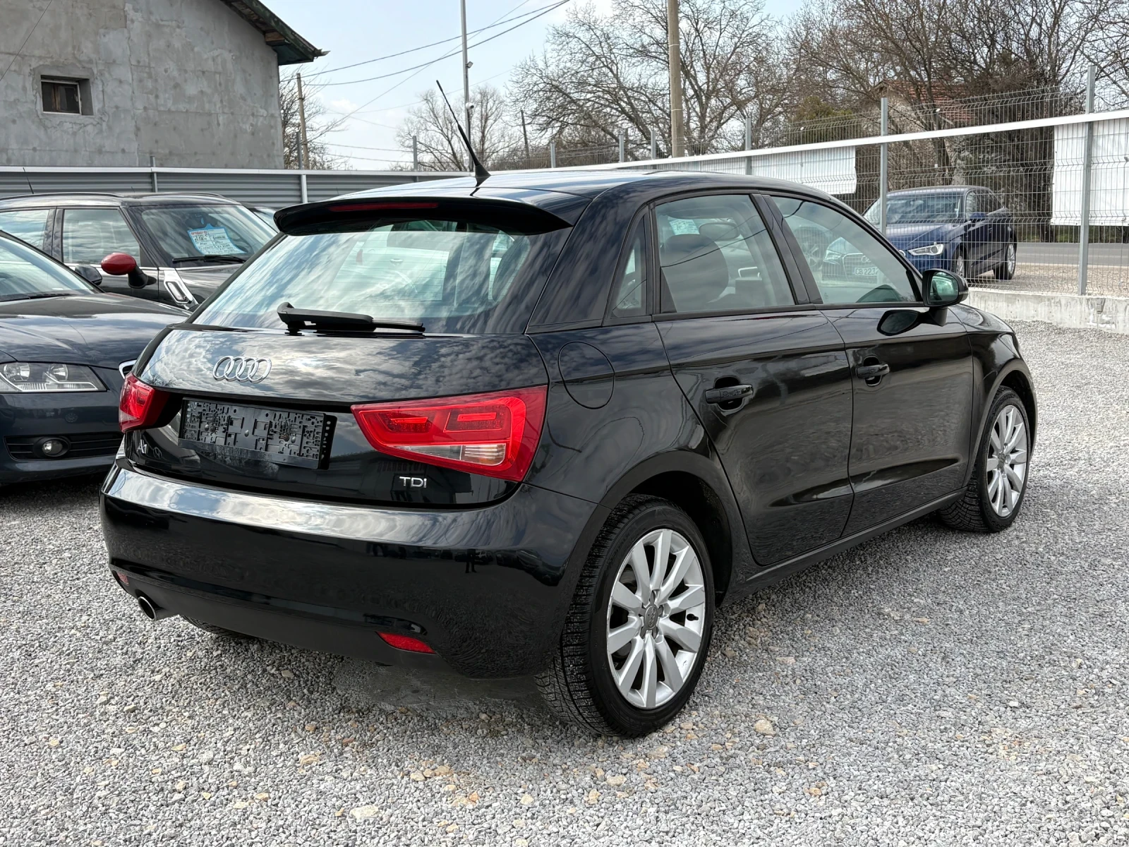 Audi A1 1.6TDI-АВТОМАТИК, снимка 6 - Автомобили и джипове - 53864256