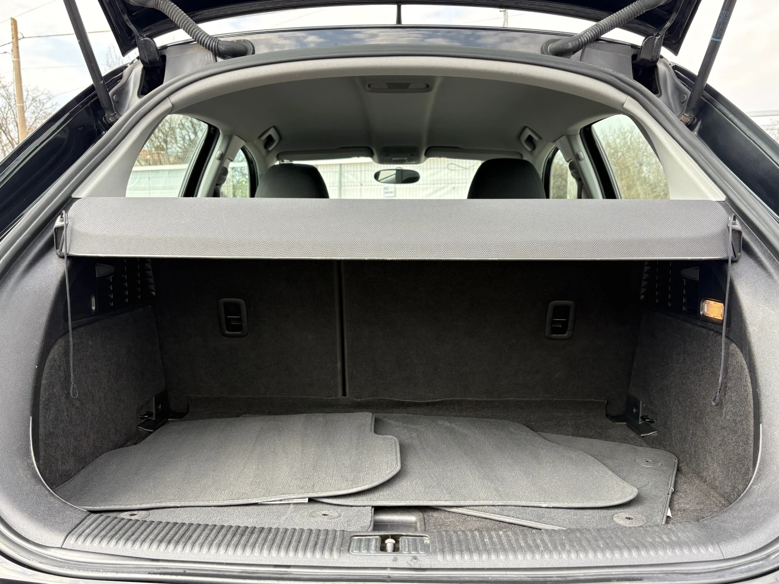 Audi A1 1.6TDI-АВТОМАТИК, снимка 9 - Автомобили и джипове - 53864256