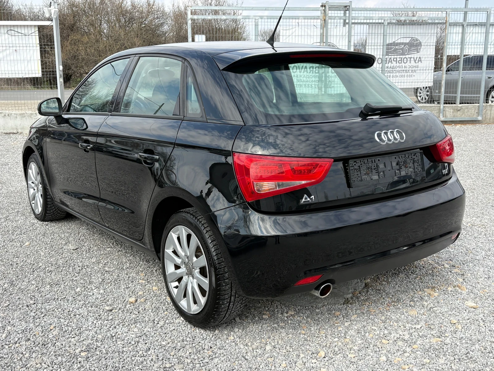 Audi A1 1.6TDI-АВТОМАТИК, снимка 7 - Автомобили и джипове - 53864256