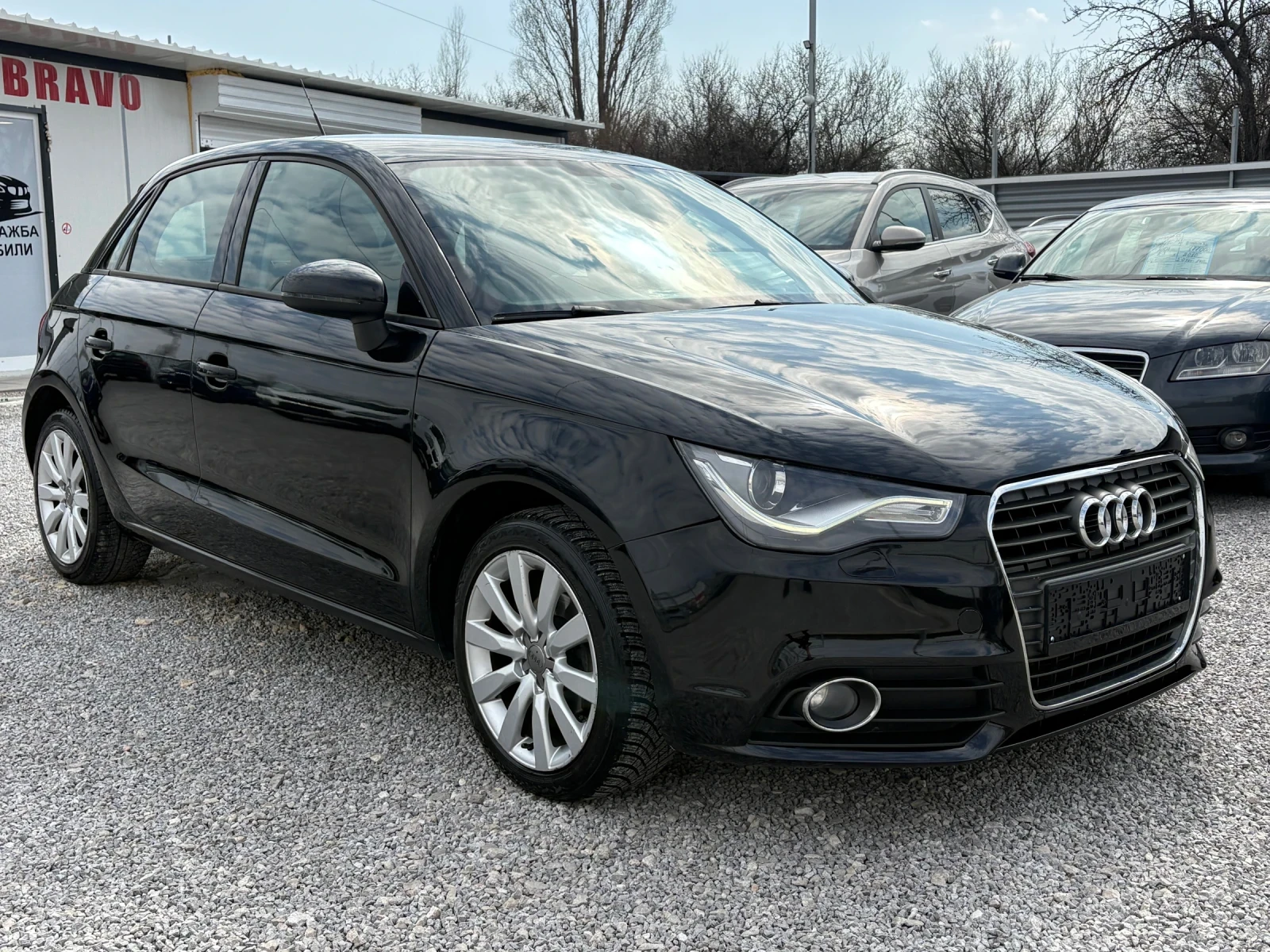 Audi A1 1.6TDI-АВТОМАТИК, снимка 2 - Автомобили и джипове - 53864256