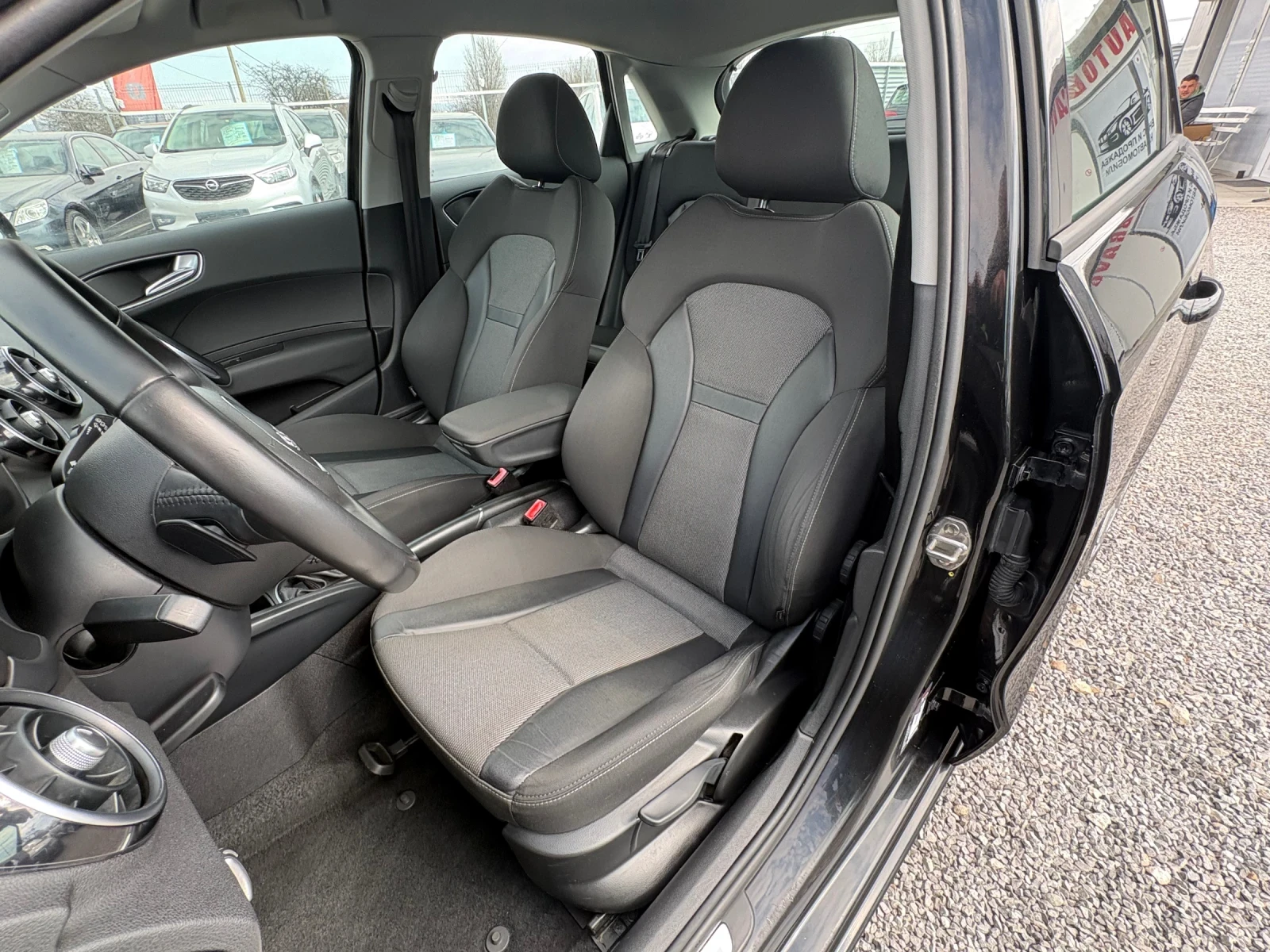 Audi A1 1.6TDI-АВТОМАТИК, снимка 13 - Автомобили и джипове - 53864256