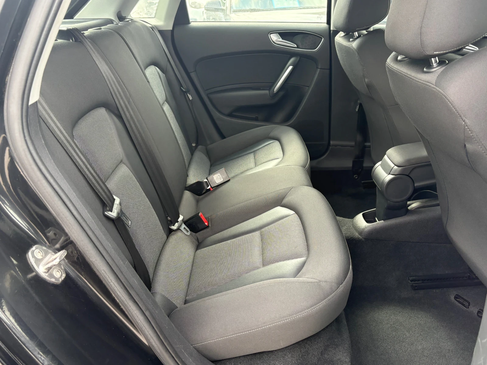 Audi A1 1.6TDI-АВТОМАТИК, снимка 10 - Автомобили и джипове - 53864256