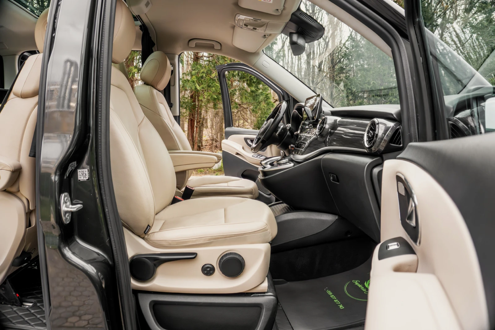 Mercedes-Benz V 300 d* 4MATIC* AMG* LONG* PANORAMA* BUSINESS CLASS* , снимка 10 - Автомобили и джипове - 53934501