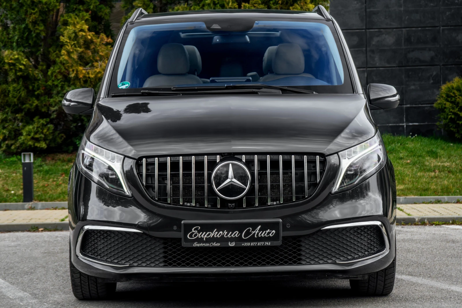 Mercedes-Benz V 300 d* 4MATIC* AMG* LONG* PANORAMA* BUSINESS CLASS* , снимка 8 - Автомобили и джипове - 53934501