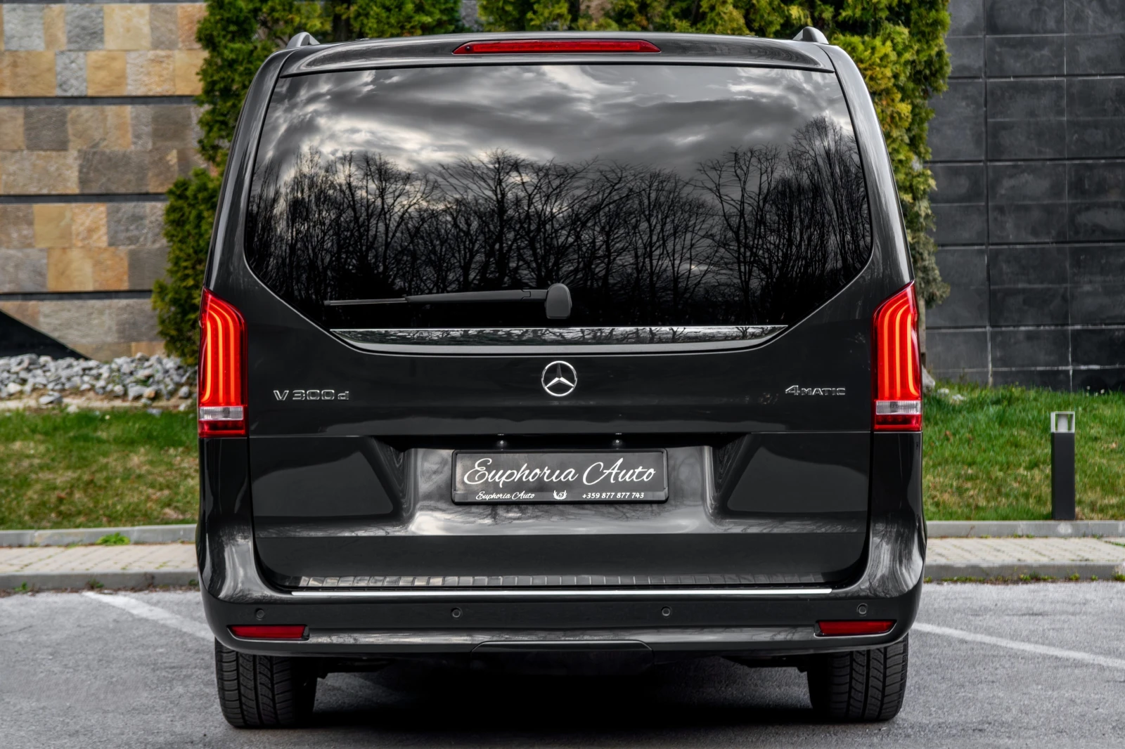 Mercedes-Benz V 300 d* 4MATIC* AMG* LONG* PANORAMA* BUSINESS CLASS* , снимка 4 - Автомобили и джипове - 53934501