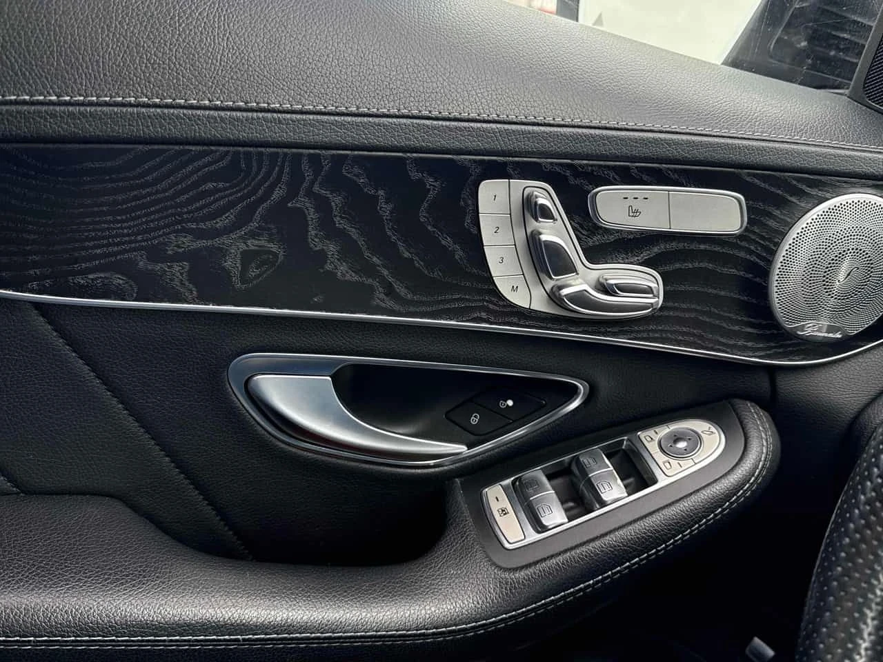 Mercedes-Benz C 400 AMG Line  * HeadUp* * AвтоКредит* (ЦЕНА ДО БГ), снимка 10 - Автомобили и джипове - 54160348