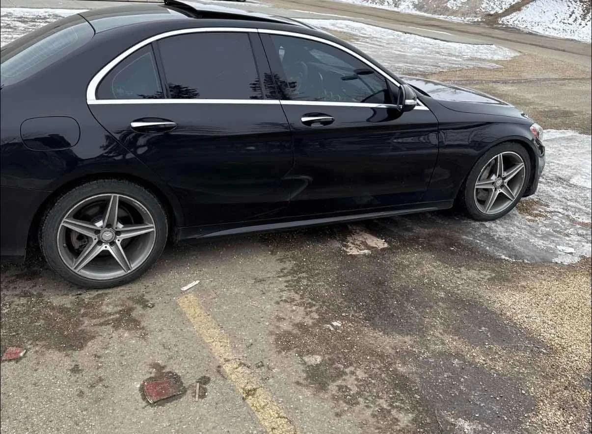Mercedes-Benz C 400 AMG Line  * HeadUp* * AвтоКредит* (ЦЕНА ДО БГ), снимка 5 - Автомобили и джипове - 54160348