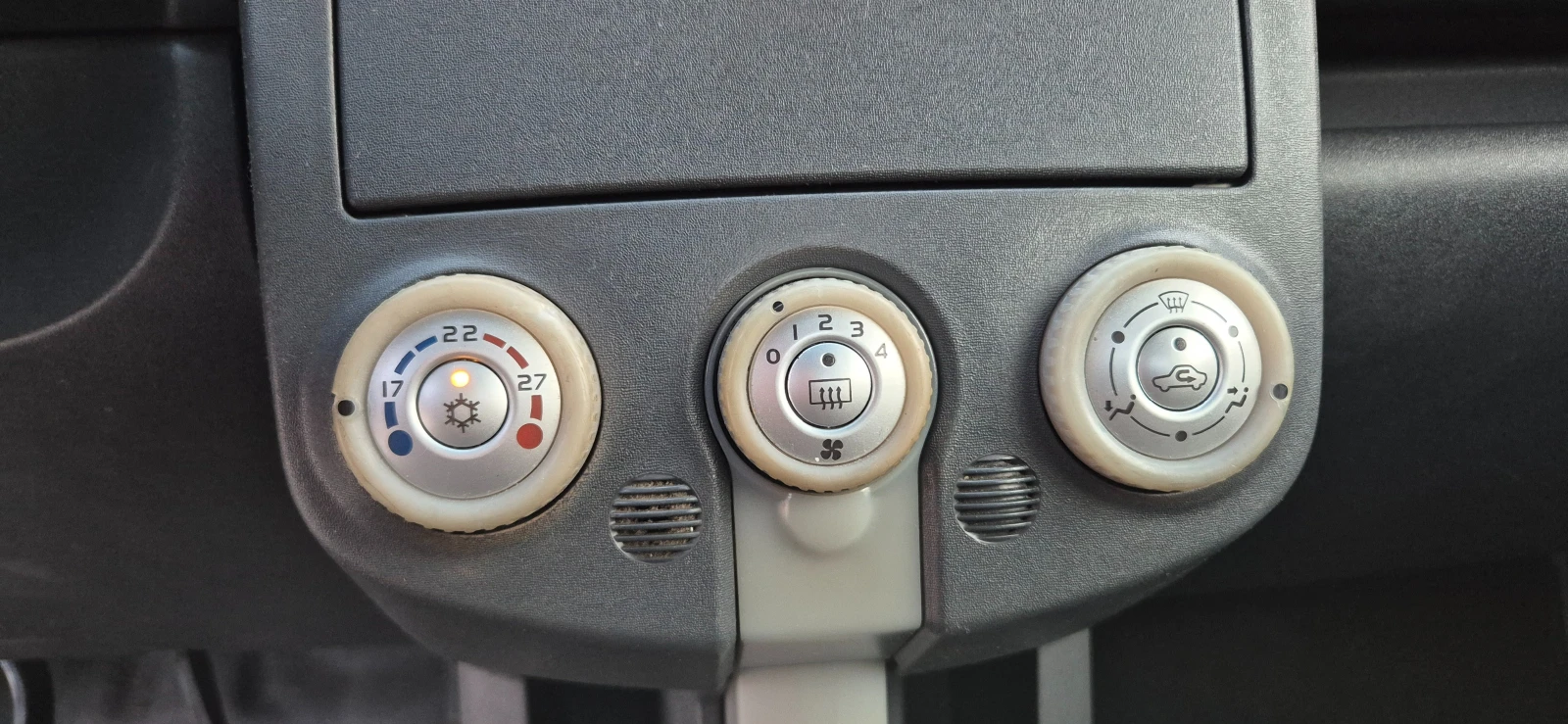 Mitsubishi Colt 1.5 Cabrio Германия, снимка 12 - Автомобили и джипове - 54246173