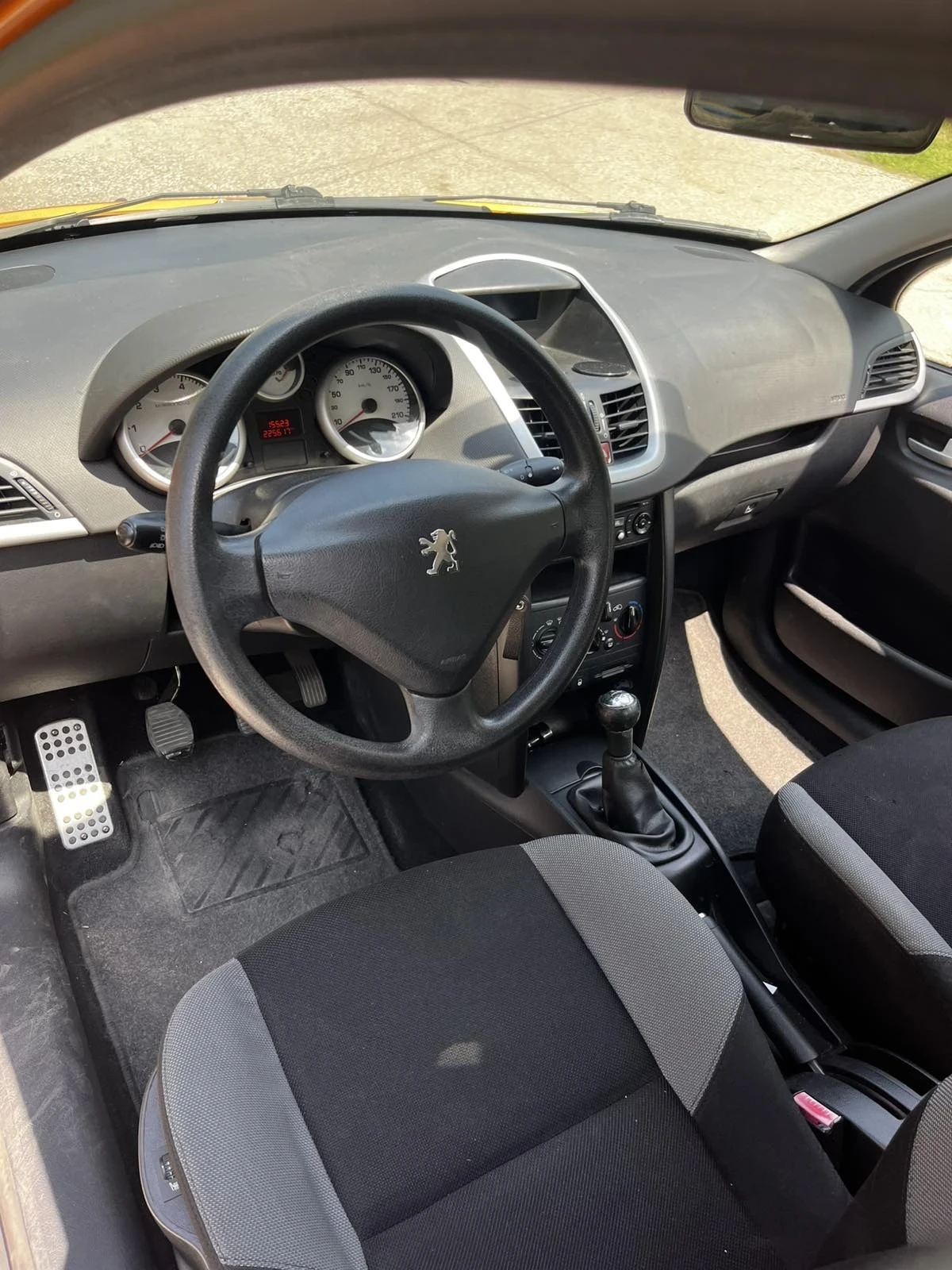Peugeot 207 1.4 16V, снимка 4 - Автомобили и джипове - 54800920