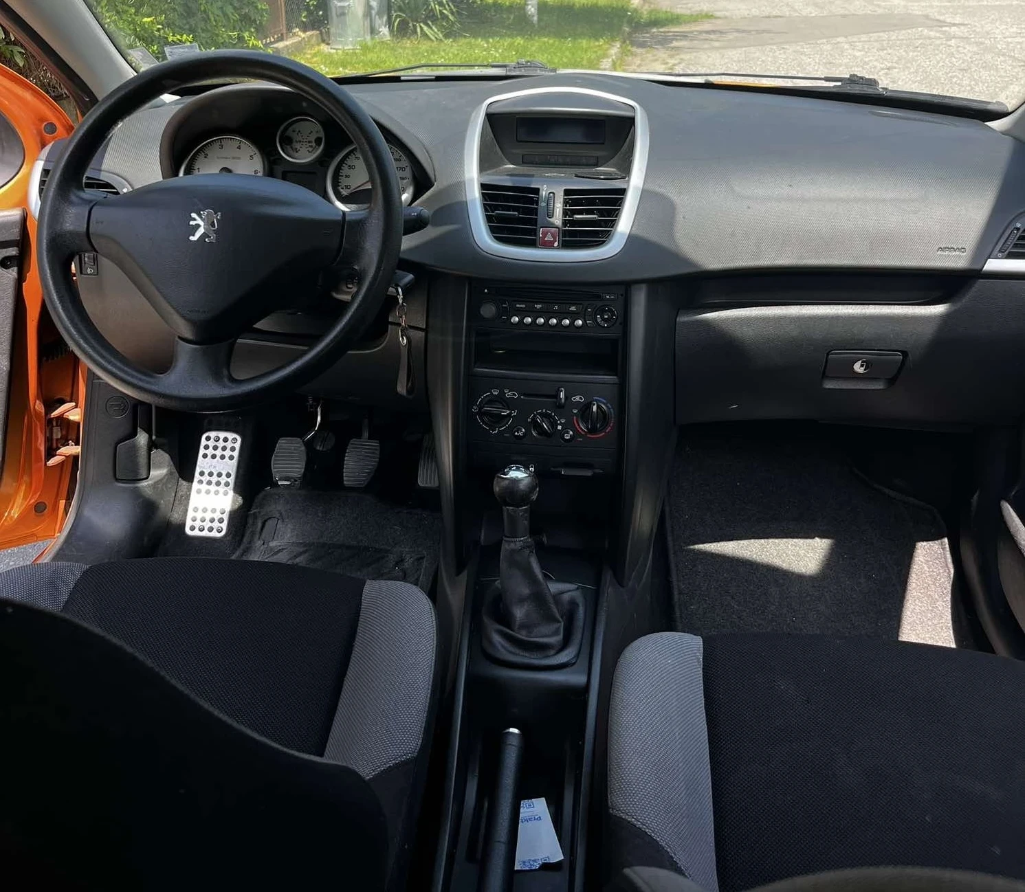 Peugeot 207 1.4 16V, снимка 6 - Автомобили и джипове - 54800920