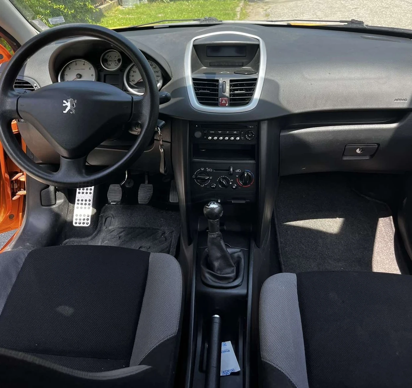 Peugeot 207 1.4 16V, снимка 5 - Автомобили и джипове - 54800920