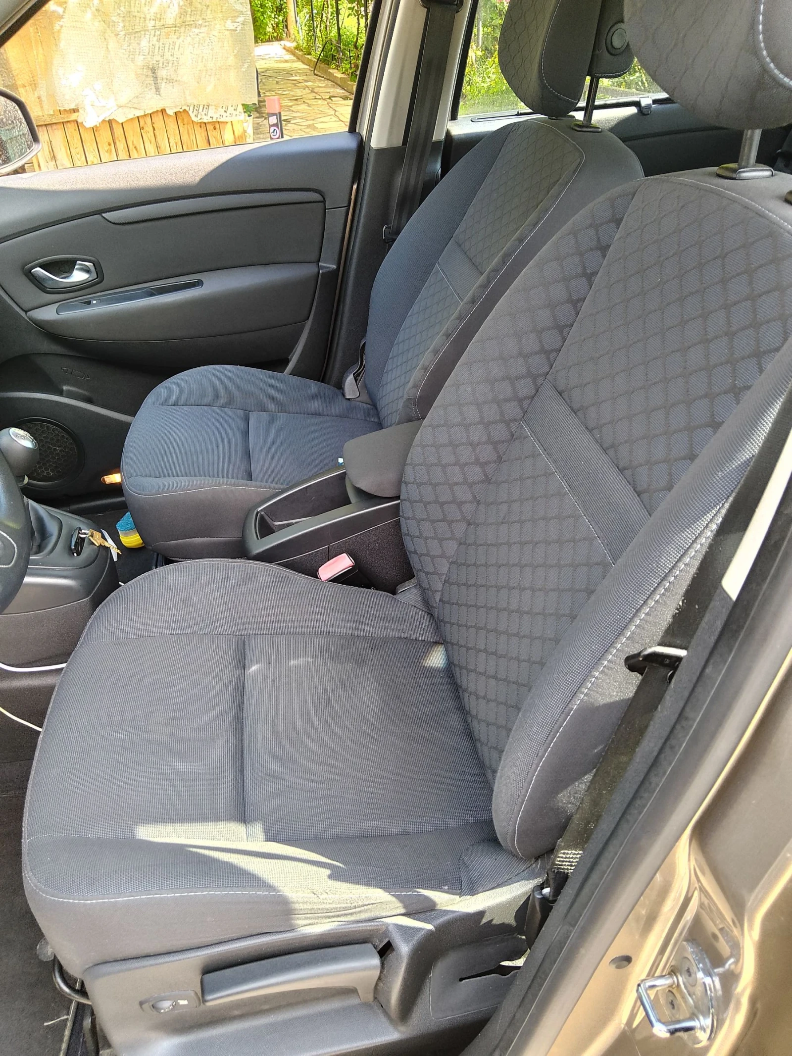 Renault Grand scenic, снимка 9 - Автомобили и джипове - 54965464