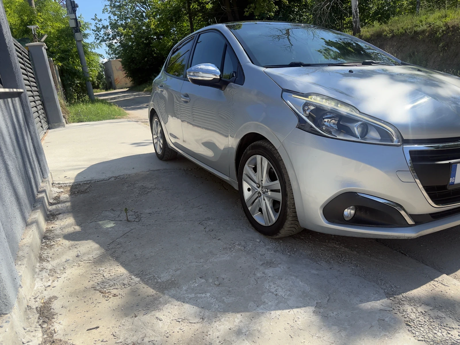 Peugeot 208 1.6 HDI, снимка 4 - Автомобили и джипове - 55182861