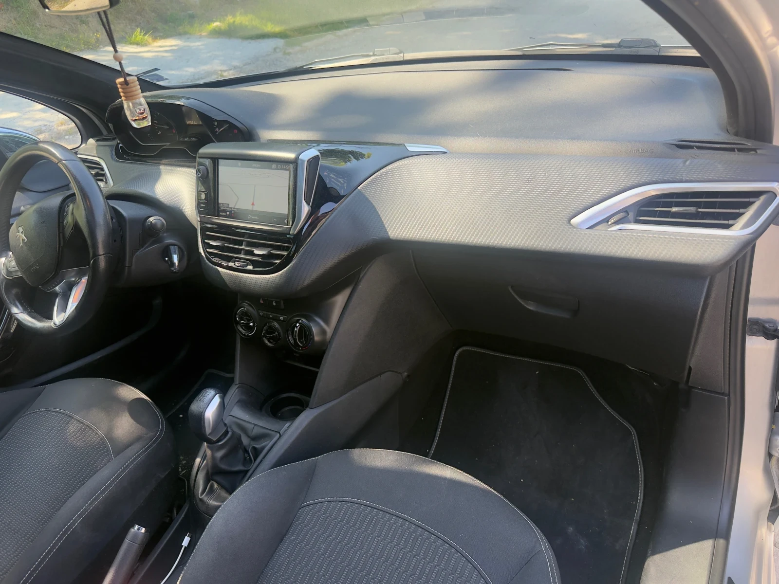 Peugeot 208 1.6 HDI, снимка 9 - Автомобили и джипове - 55182861