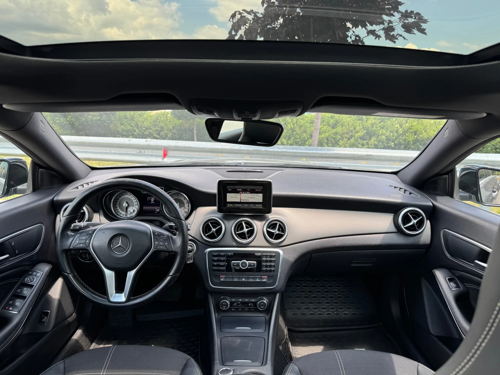 Mercedes-Benz CLA 220, снимка 11 - Автомобили и джипове - 55186053