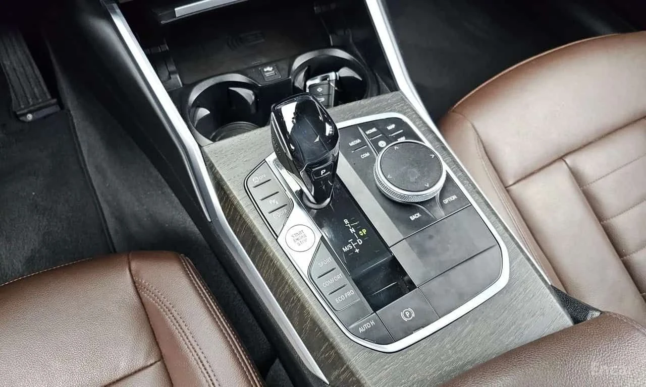 BMW 330 i xDrive Luxury | АВТОФИНАНСИРАНЕ, снимка 9 - Автомобили и джипове - 55709344