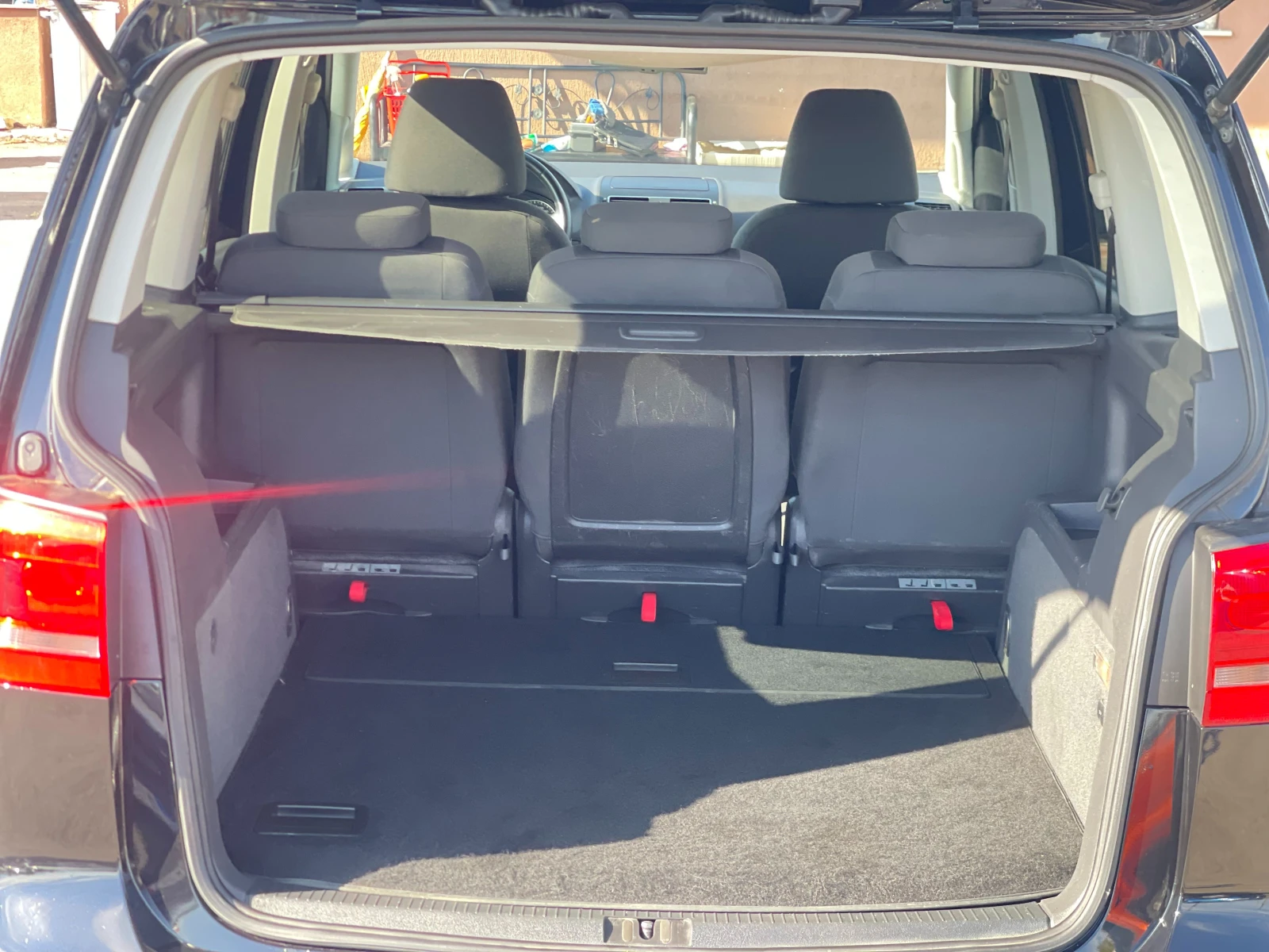 VW Touran 2.0TDi, снимка 10 - Автомобили и джипове - 55959895