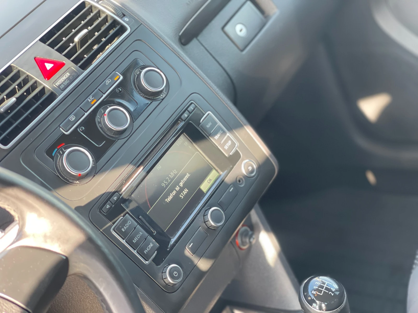 VW Touran 2.0TDi, снимка 16 - Автомобили и джипове - 55959895