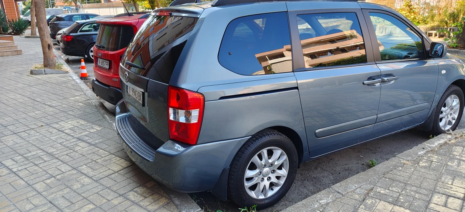 Kia Carnival, снимка 2 - Автомобили и джипове - 56044298