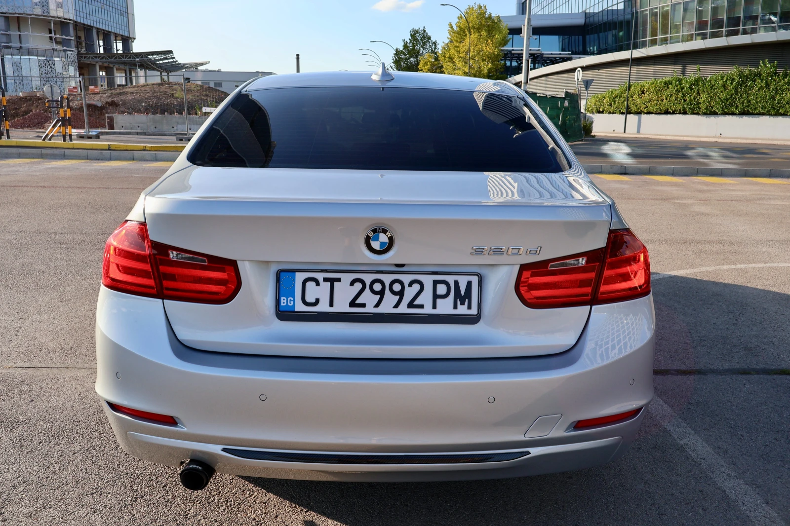 BMW 320 * Digital * TOP, снимка 4 - Автомобили и джипове - 56064341