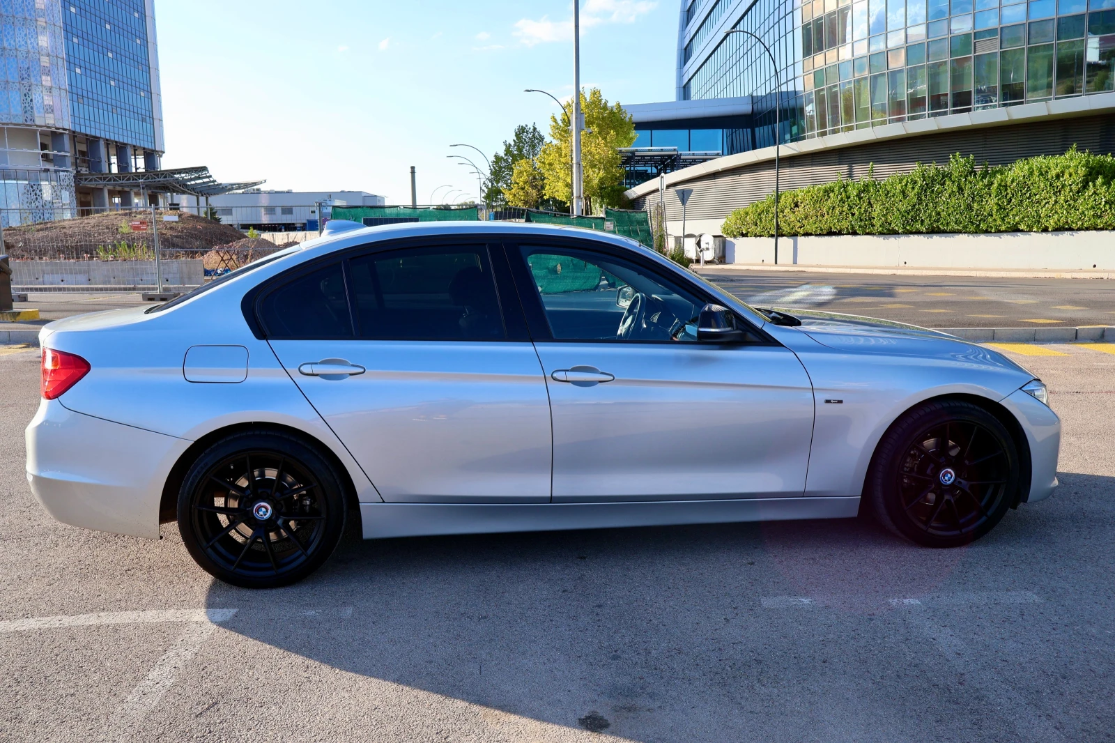 BMW 320 * Digital * TOP, снимка 6 - Автомобили и джипове - 56064341