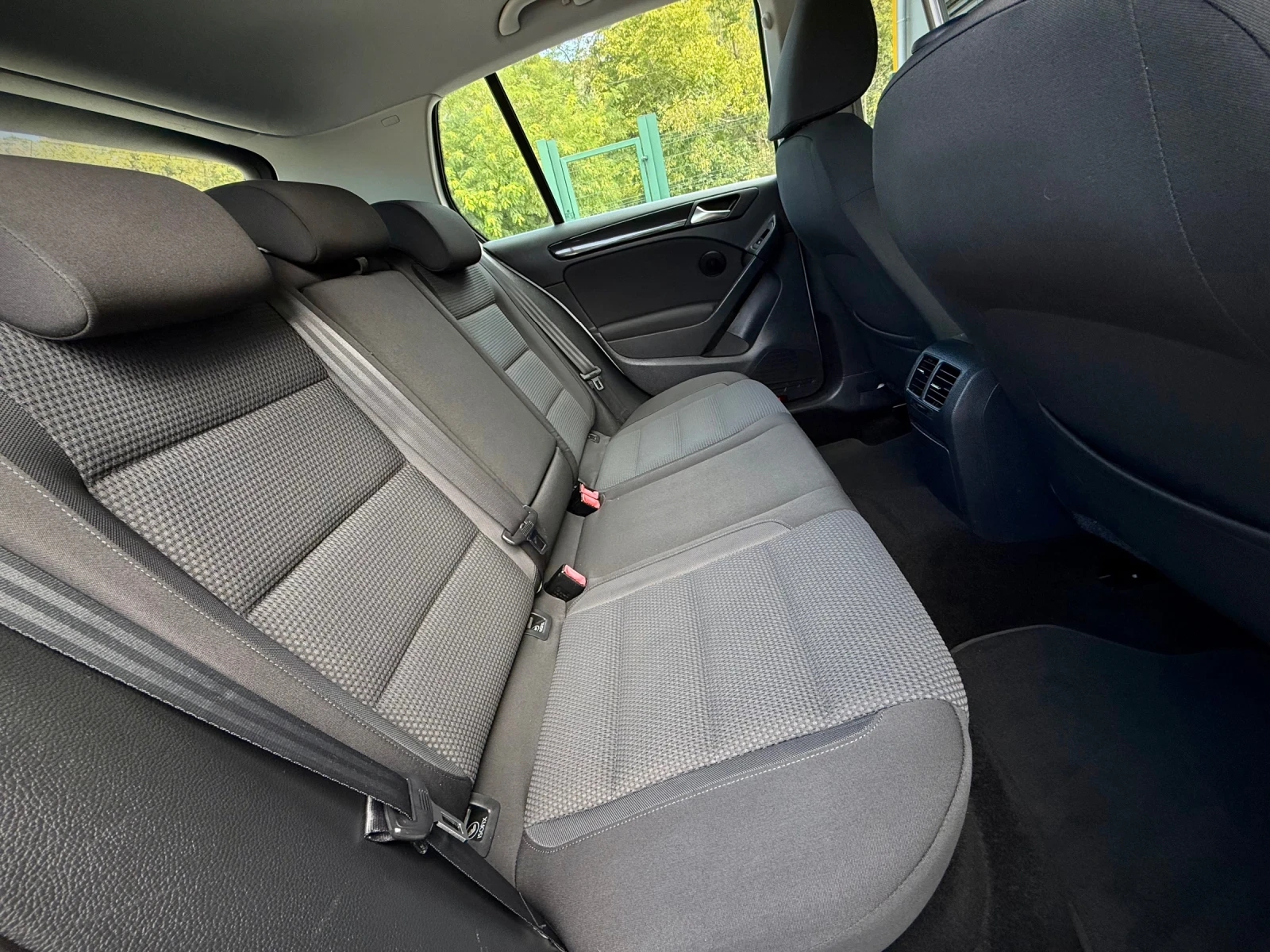 VW Golf 2.0TDI * NAVI* Сервизна История* , снимка 10 - Автомобили и джипове - 56168459