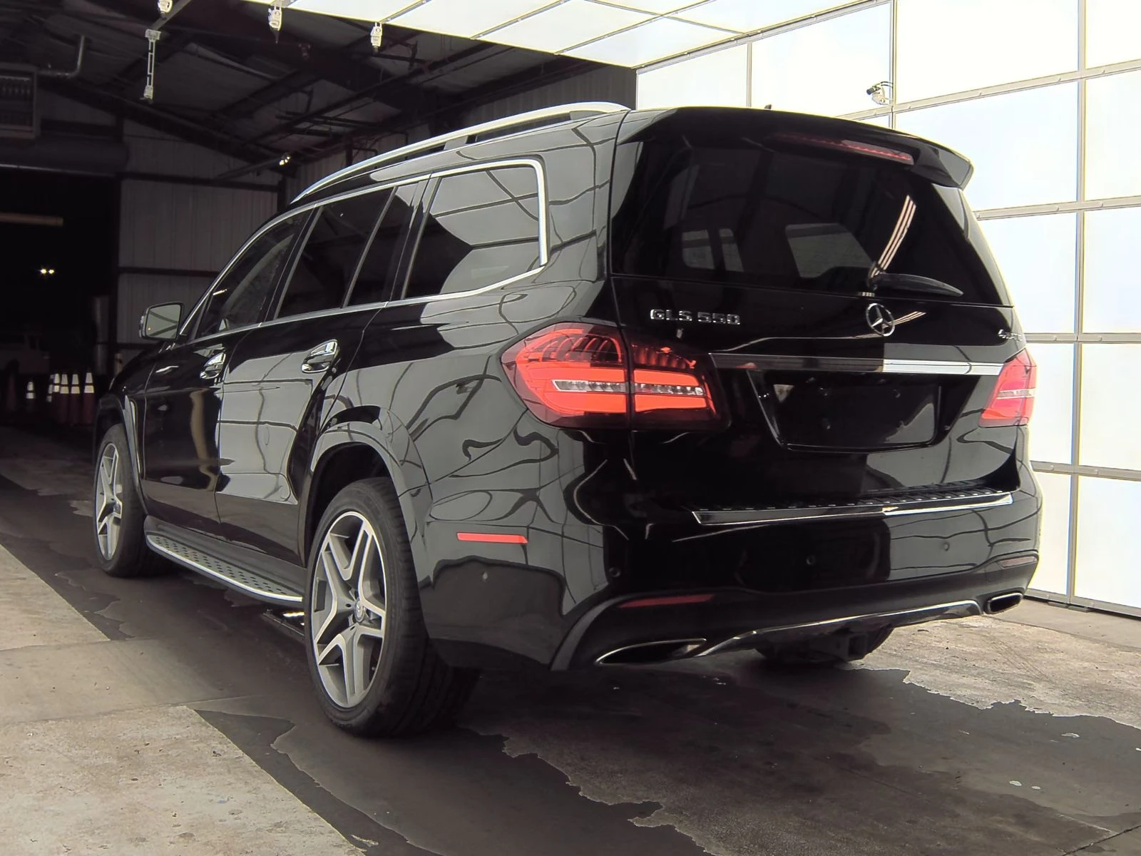 Mercedes-Benz GLS 500 AMG* PACK* FACE* ДИСТРОНИК* ОБДУХВАНЕ* МАСАЖ* LANE - изображение 3