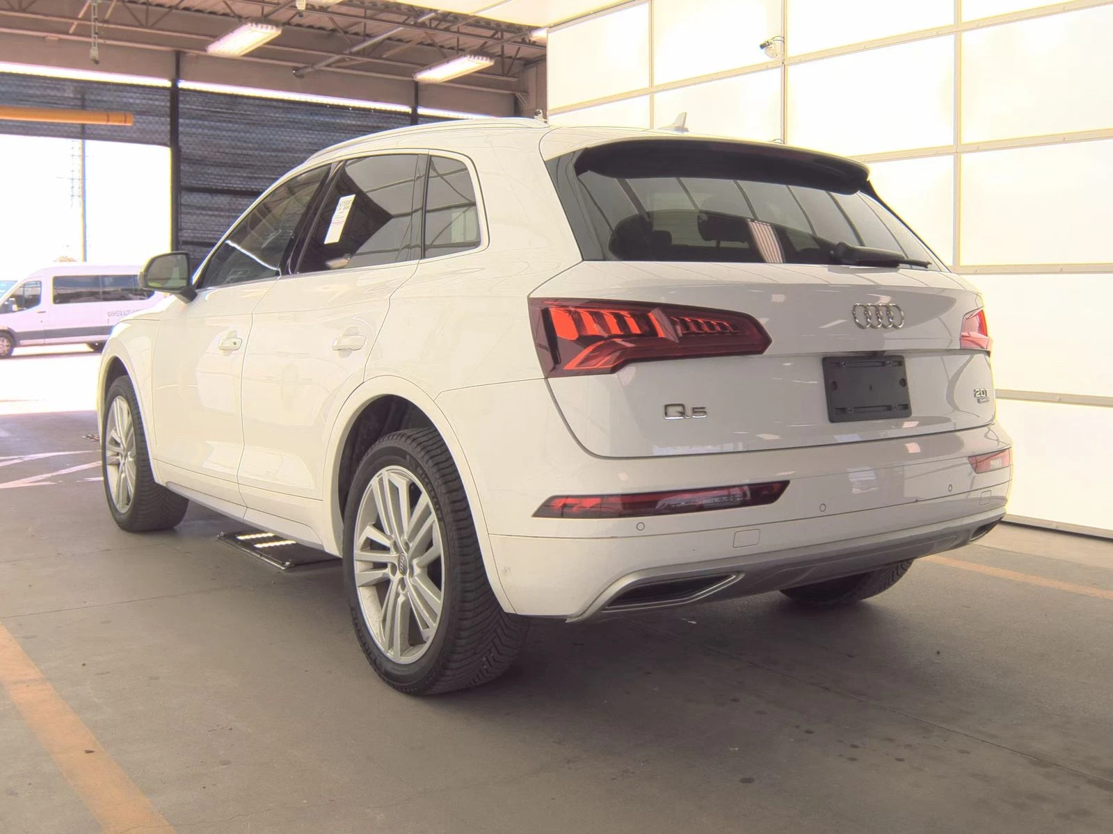 Audi Q5 2.0T* PREMIUM* PLUS* ДИГИТАЛНО* ТАБЛО* 360КАМЕРА*  - изображение 4