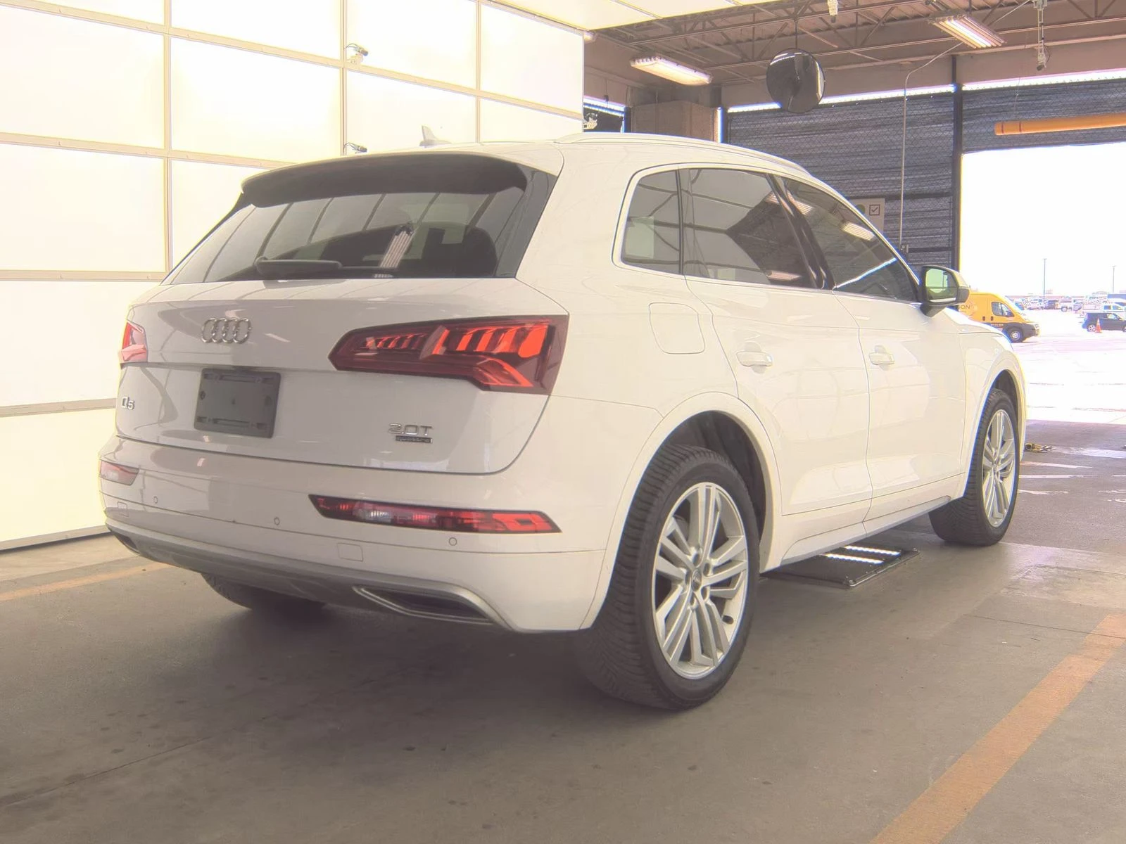 Audi Q5 2.0T* PREMIUM* PLUS* ДИГИТАЛНО* ТАБЛО* 360КАМЕРА*  - изображение 2