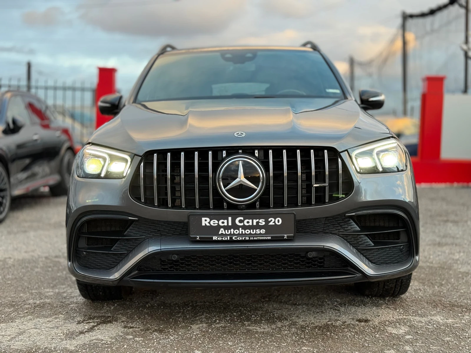 Mercedes-Benz GLE 63 S AMG * 22"* PANO* BURM* 360* HUD* CARBON* DISTR*  - изображение 2