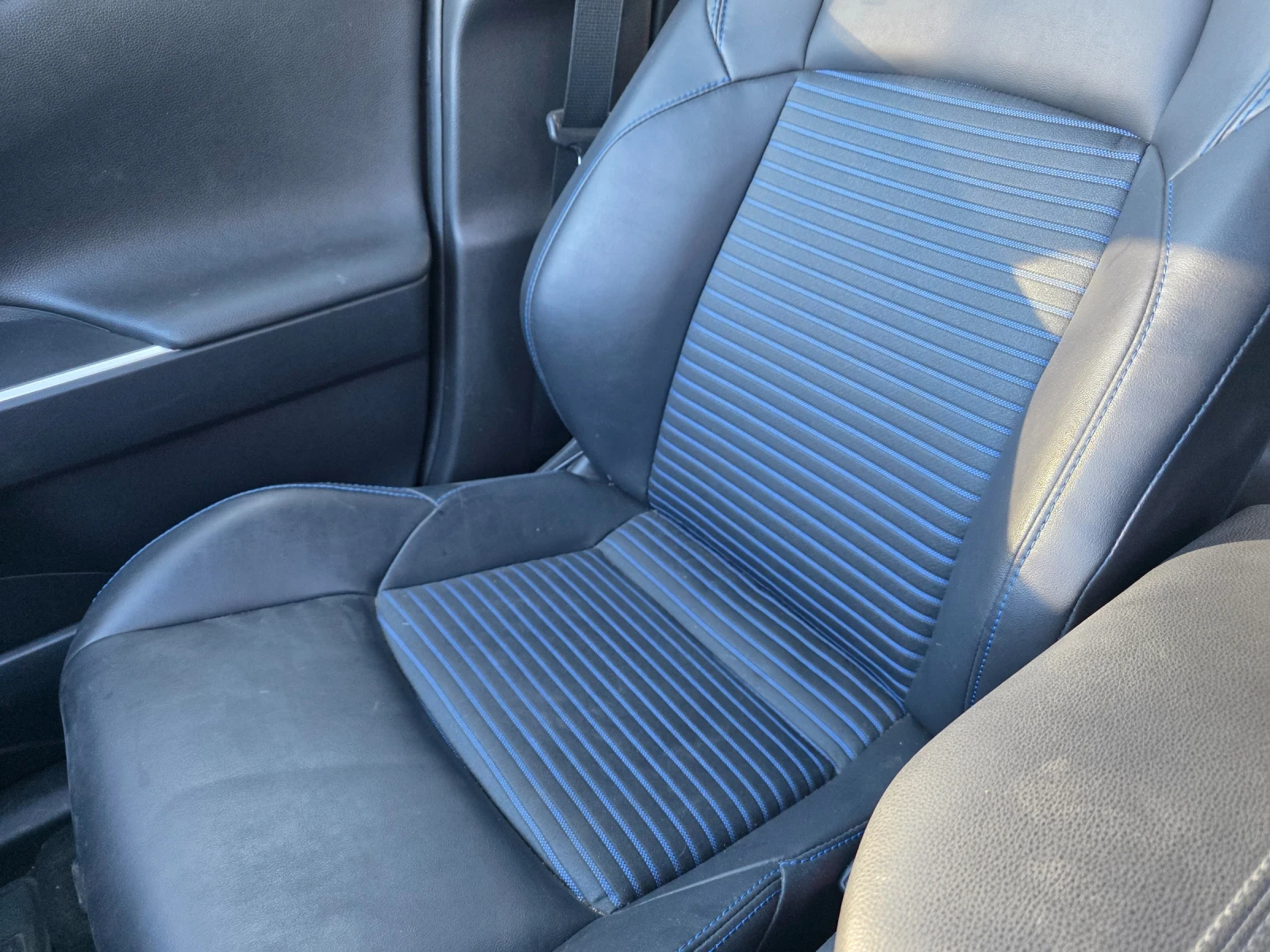 Toyota Rav4 2.5 Hybrid AWD - изображение 8