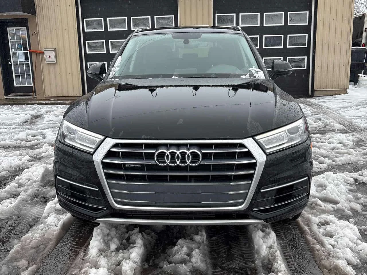 Audi Q5 Komfort| ПОДГРЕВИ| БЕЗ УДАРИ| CARFAX, снимка 2 - Автомобили и джипове - 54429207