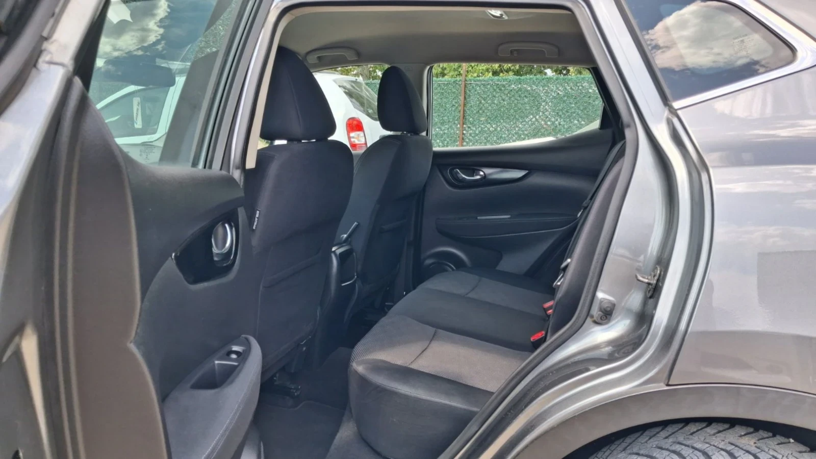 Nissan Qashqai 1.5DCI, снимка 7 - Автомобили и джипове - 55404690