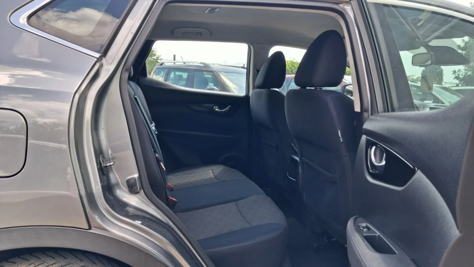 Nissan Qashqai 1.5DCI, снимка 12 - Автомобили и джипове - 55404690