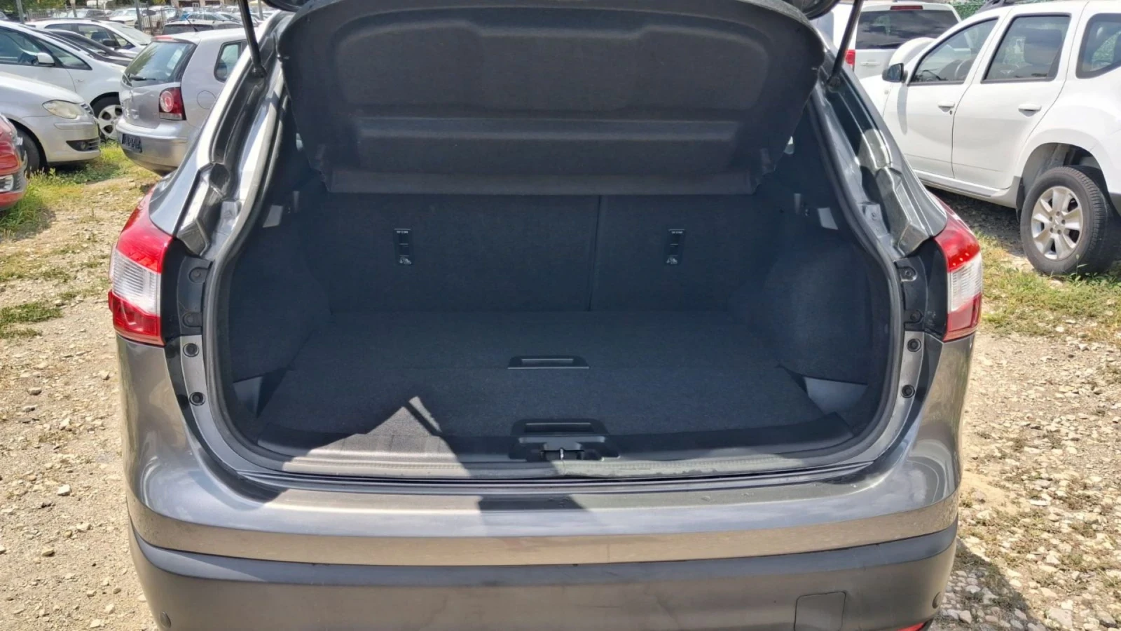 Nissan Qashqai 1.5DCI, снимка 11 - Автомобили и джипове - 55404690