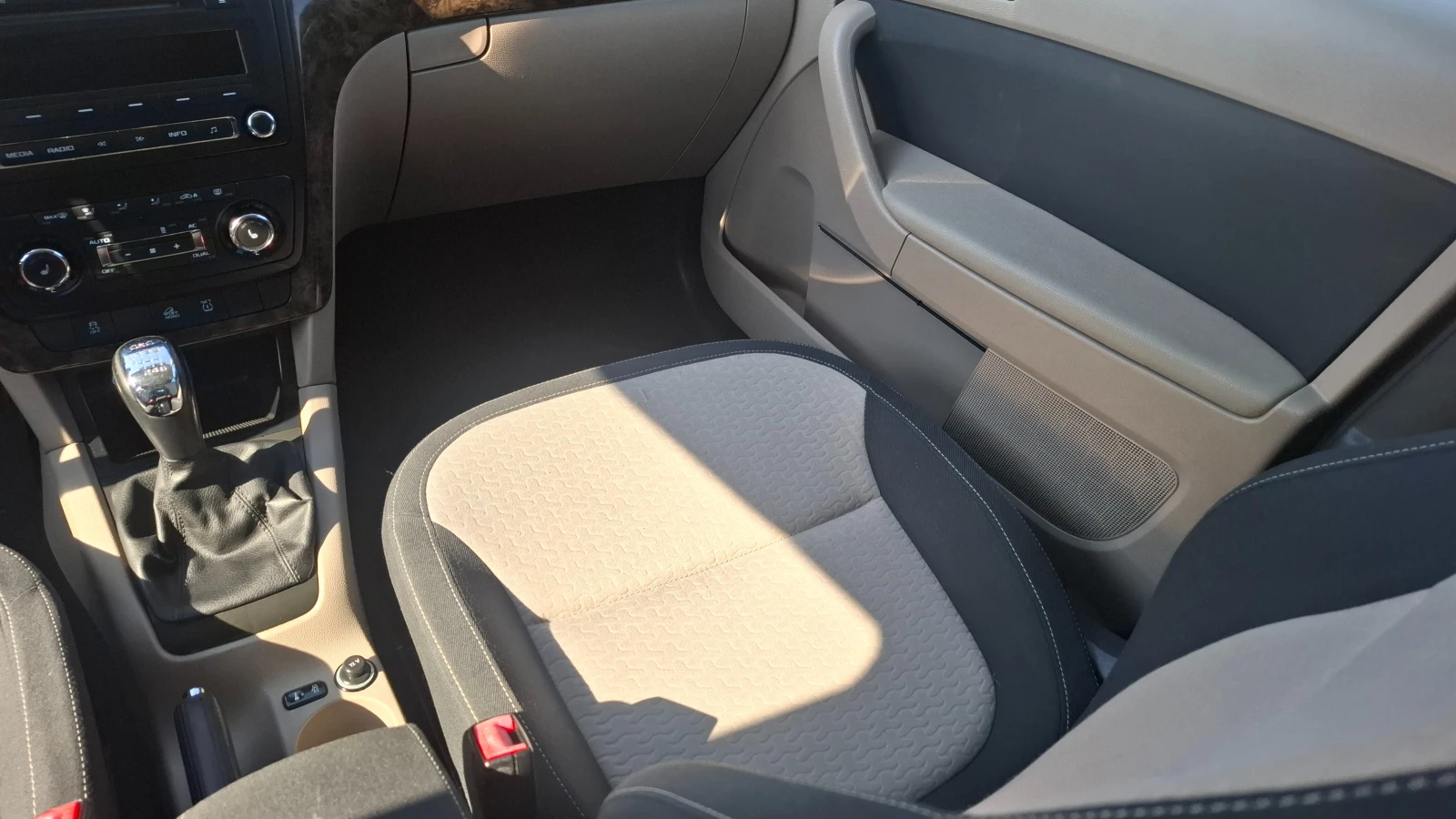 Skoda Yeti 2.0 TDI 4х4, снимка 13 - Автомобили и джипове - 55747330