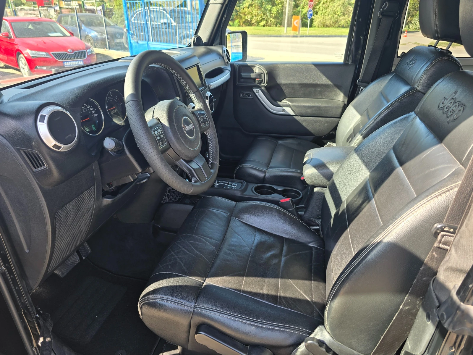 Jeep Wrangler SAHARA 2.8CRD| 200к.с| АВТОМАТИК| БЛОКАЖ, снимка 9 - Автомобили и джипове - 56323833