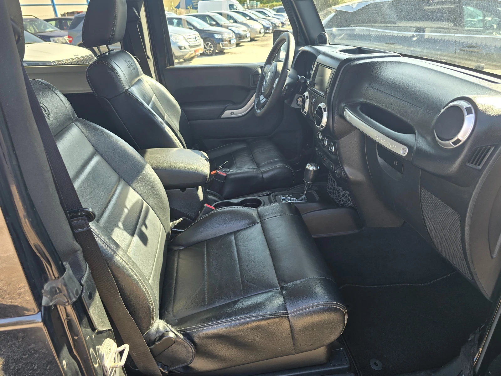 Jeep Wrangler SAHARA 2.8CRD| 200к.с| АВТОМАТИК| БЛОКАЖ, снимка 8 - Автомобили и джипове - 56323833