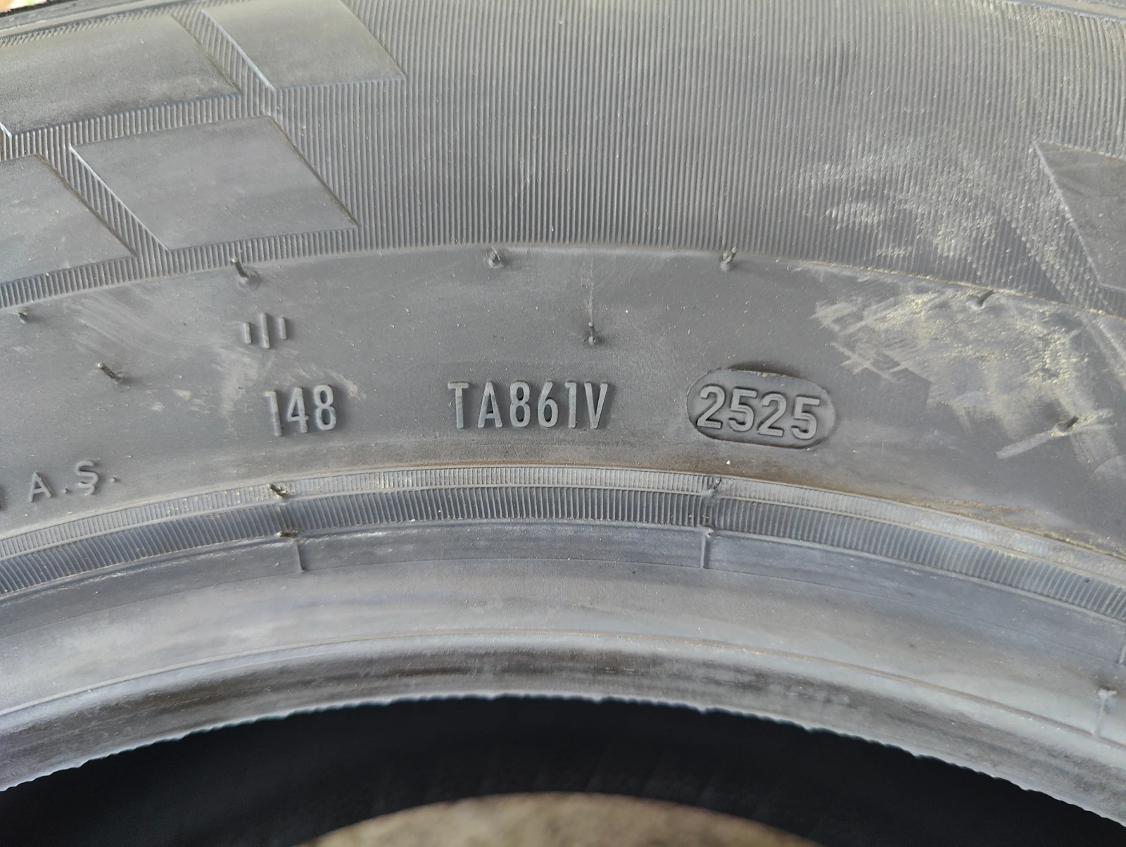 Гуми Зимни 235/65R16, снимка 11 - Гуми и джанти - 55162963