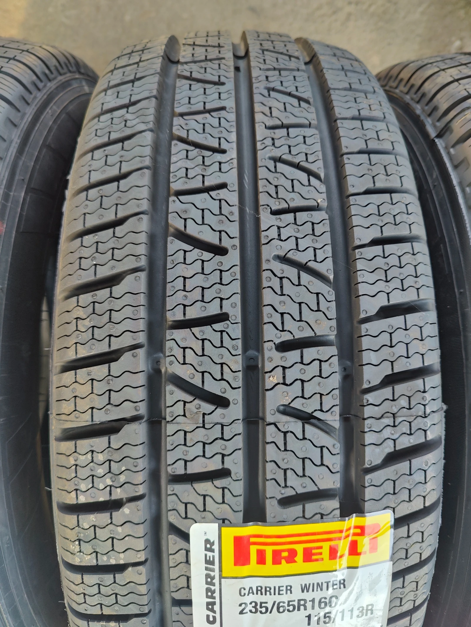 Гуми Зимни 235/65R16, снимка 5 - Гуми и джанти - 55162963
